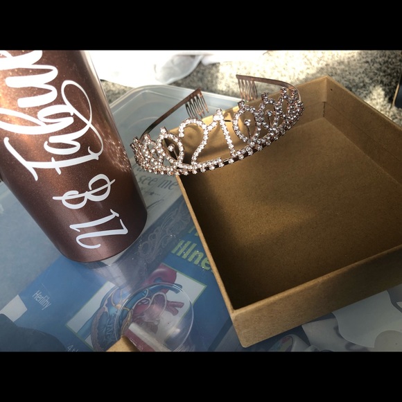21 birthday cup and tiara - Picture 3 of 3